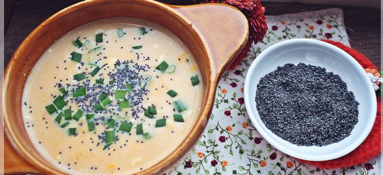 Carrot cream soup with poppy seeds