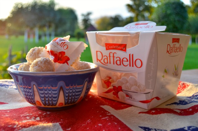 Raffaello Cookies - two recipes that are worth a try