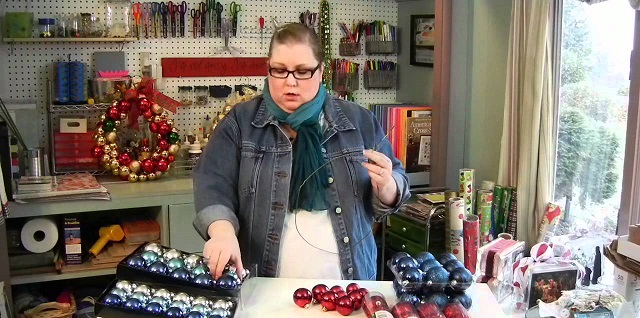 How to make a decorative wreath out of Christmas tree ornaments 