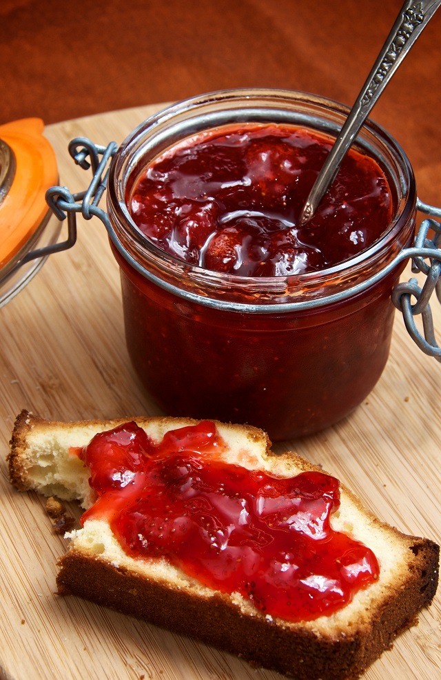 Fast and easy strawberry jam recipe