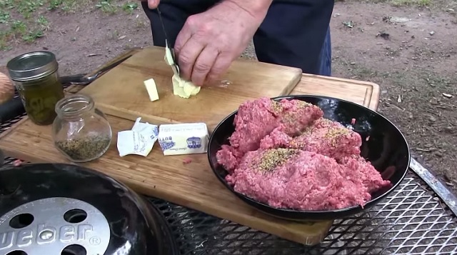 Garlic and marinated pepper hamburger recipe