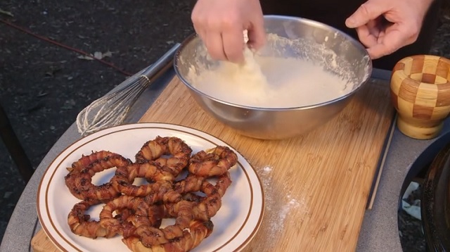 Bacon-onion rings recipe