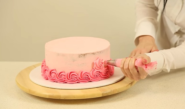 How to Decorate an Ombré Rosette Cake