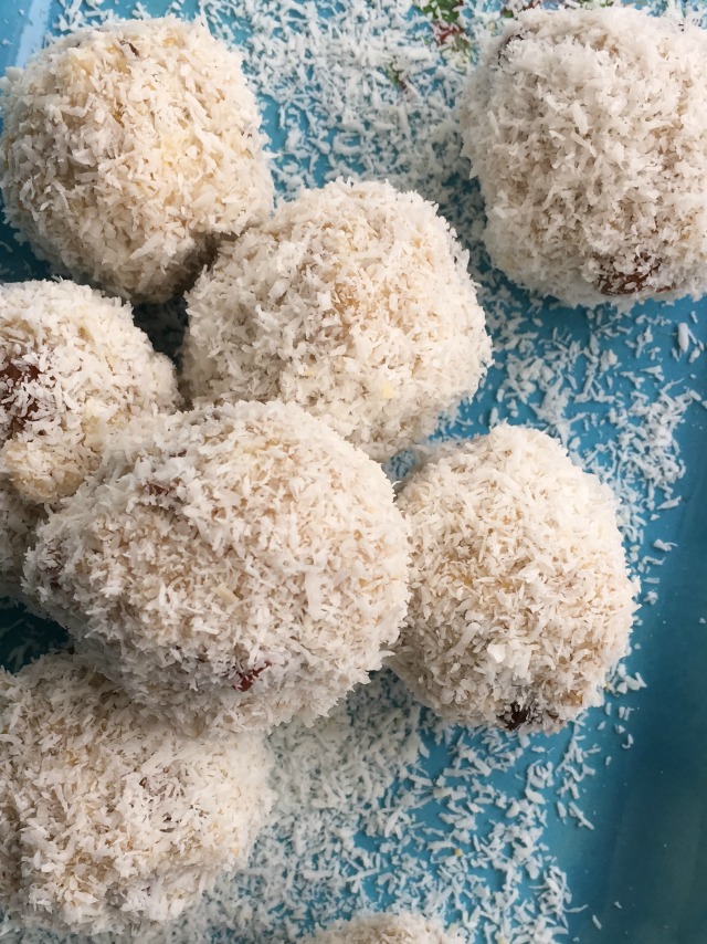Coconut-Oatmeal Balls Recipe