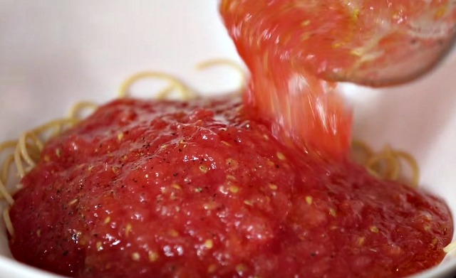 How to make fresh tomato sauce from scratch