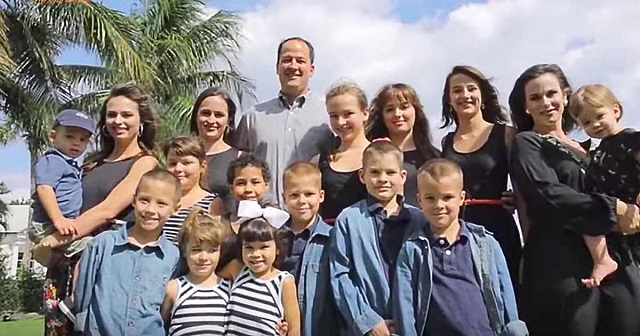 A mother and a father have 15 children – wait till you see how they live together in one house!