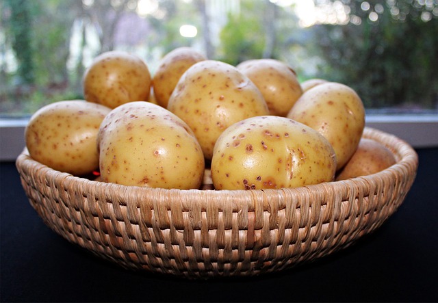 The 7 amazing benefits of potatoes for your skin and hair