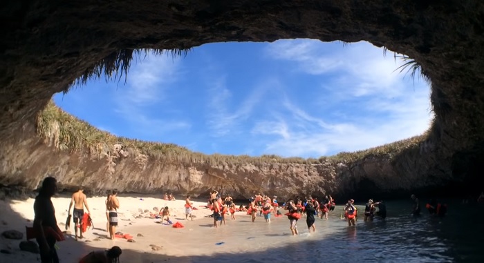 Hidden Beach, one of the most exclusive gifts of nature (Video)