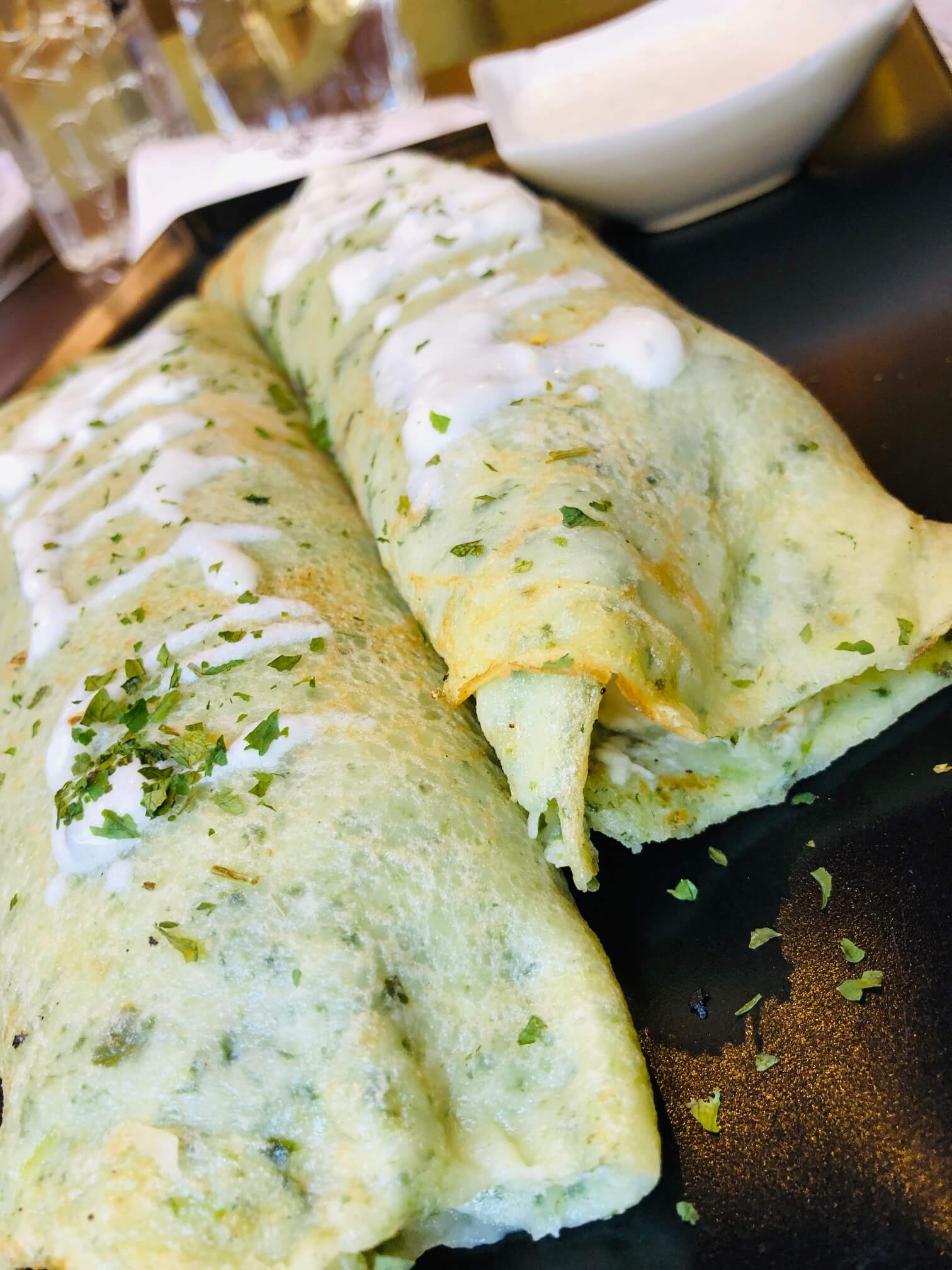 Crepes filled with spinach and chicken