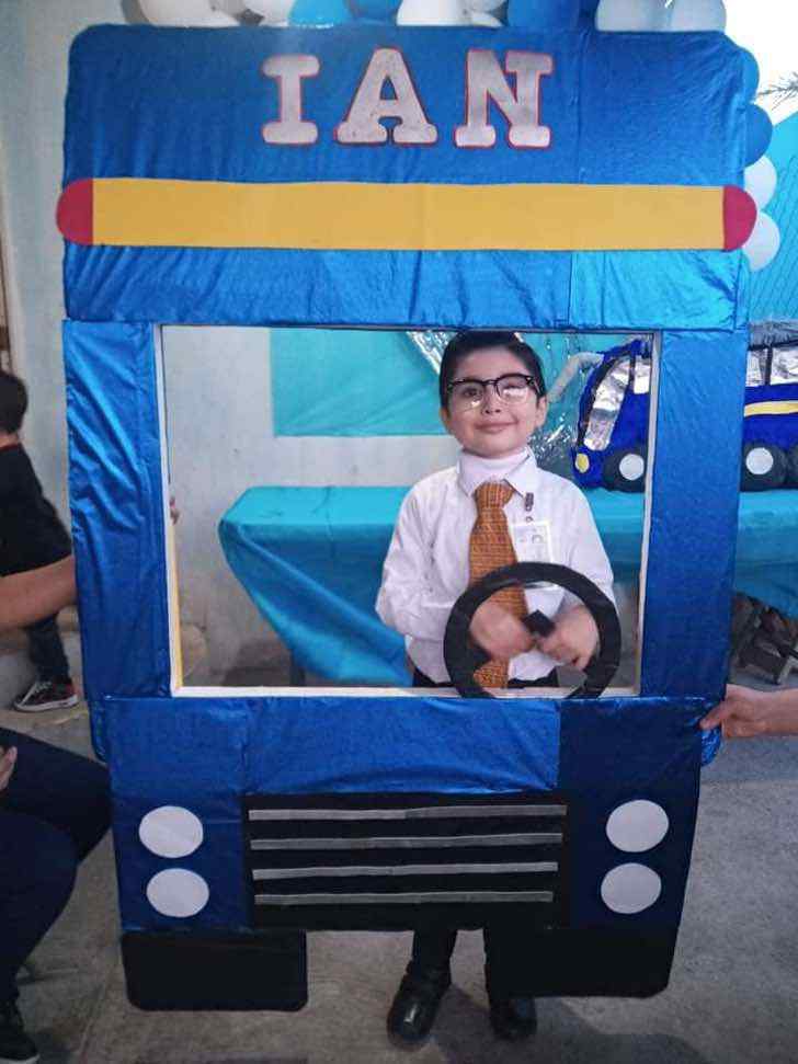 Boy celebrated his birthday dressed as a bus driver to be like his grandfather, whom he admires more than anyone