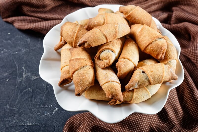Crescent rolls filled with walnuts and poppies - a must-bake