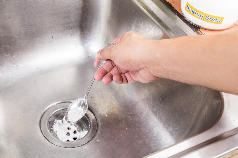 How to clean your kitchen drain: no more unpleasant smells in the kitchen