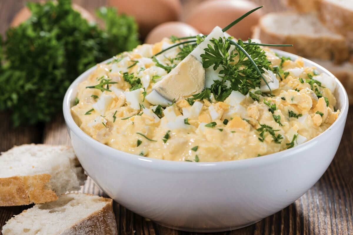 A filling egg salad: perfect for breakfast, dinner or as a side dish